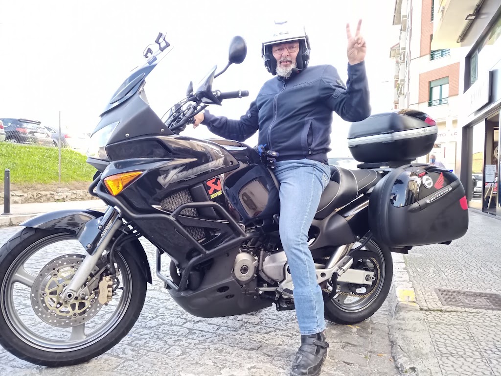 Motos Lolo- Concesionario Oficial de Yamaha en Santander, Cantabria — Casco de motocicleta