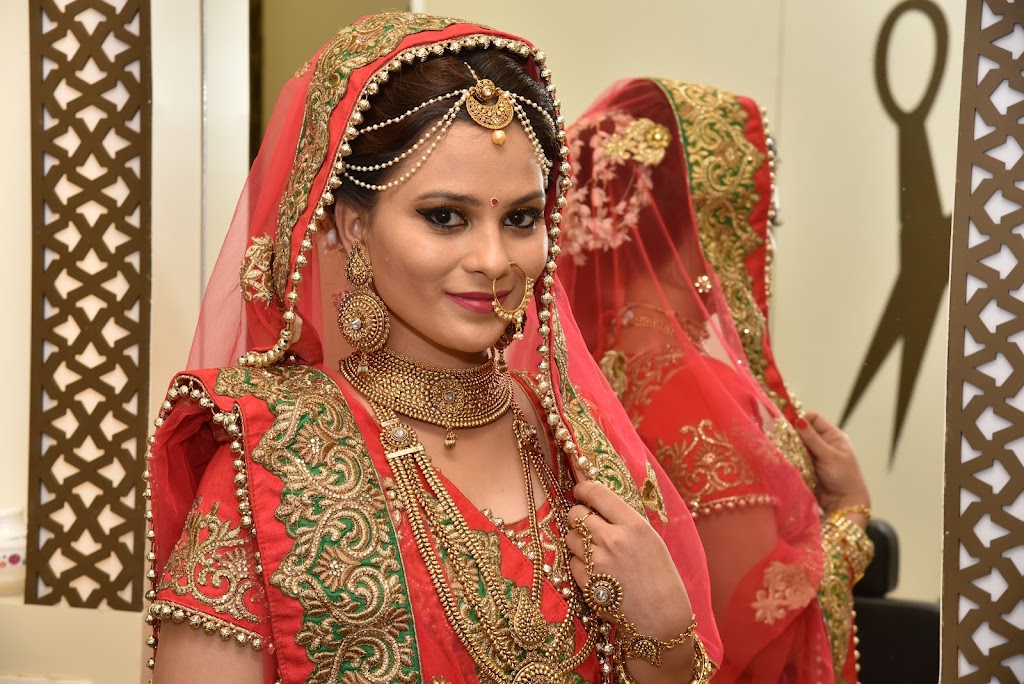 Blushing Point Unisex Salon Academy