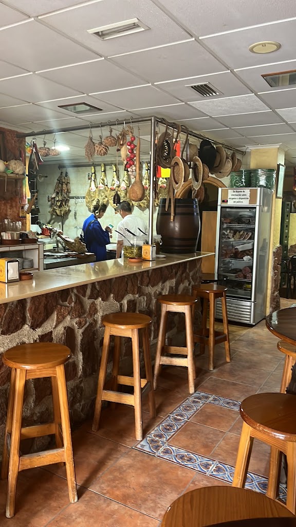 La Tasca Iberica — Ambiente