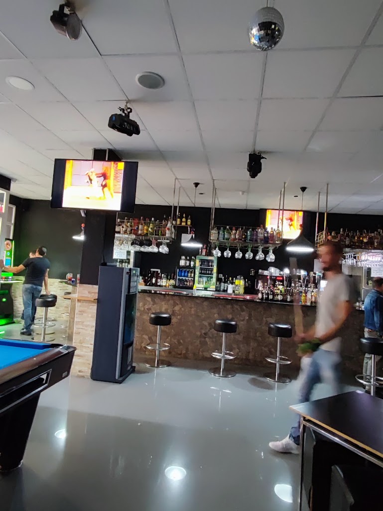 Cafe La8 Pool — Ambiente