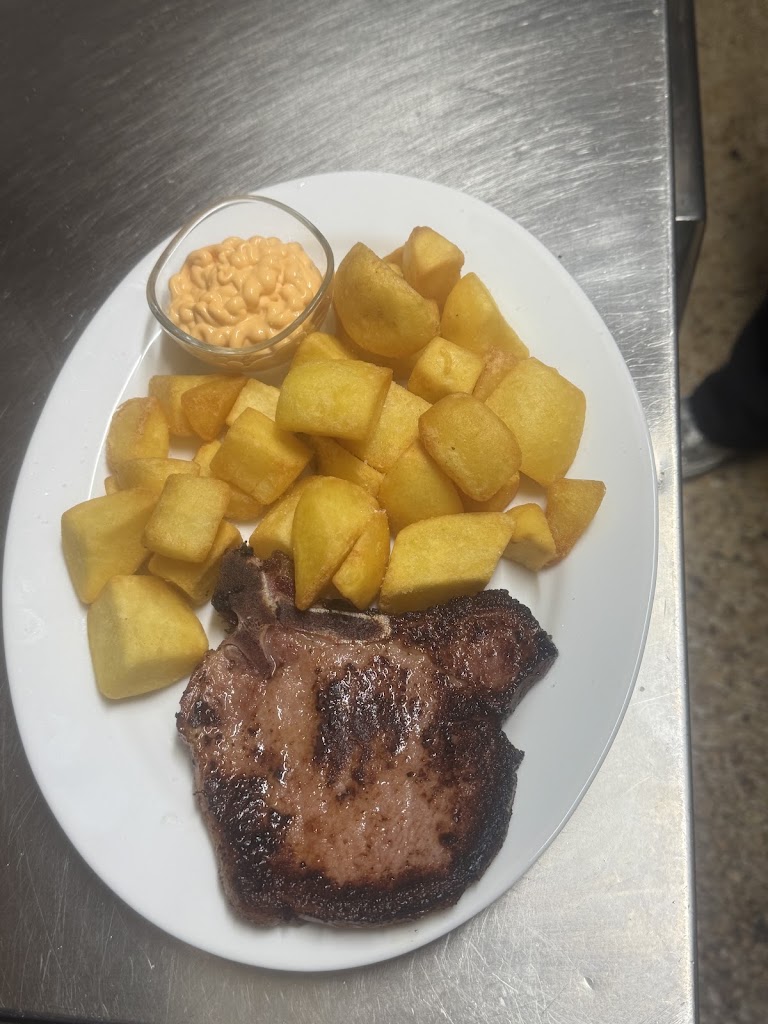 El Cal tonet — Comida y bebida