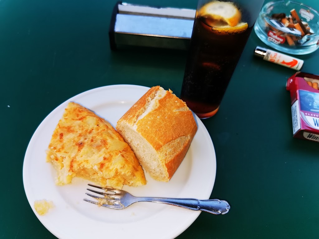 Bar JoVi — Comida y bebida