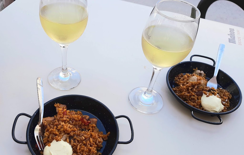 Bar-Cafeteria Alaska II — Comida y bebida