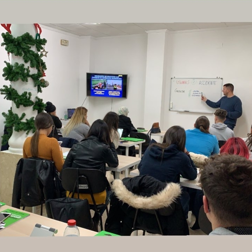 AUTOESCUELA ALMORADI