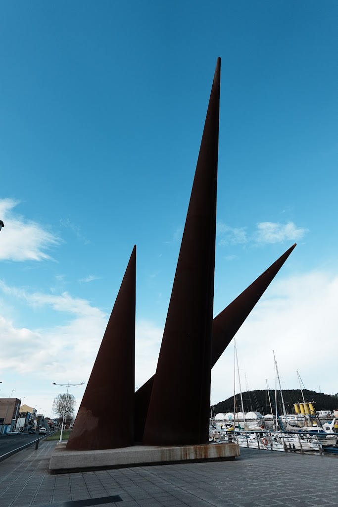 Estatua "Aviles" del escultor Benjamin Menendez