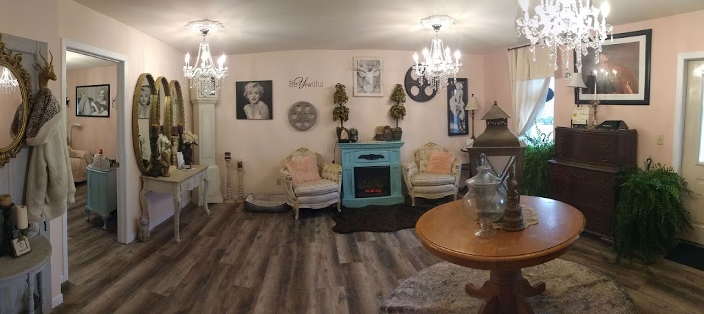 Lash Out Loud Salon And Boutique LLC - Beauty salon in Wausau , United States of America