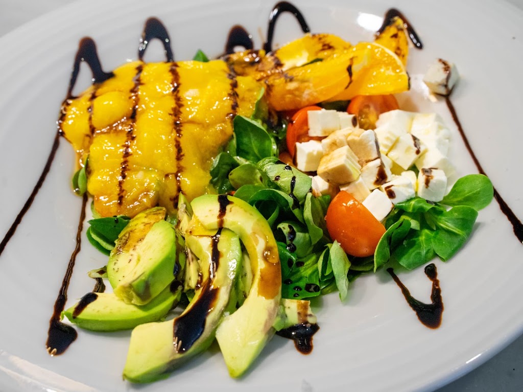 La Martina Tapas & Bar — Comida y bebida