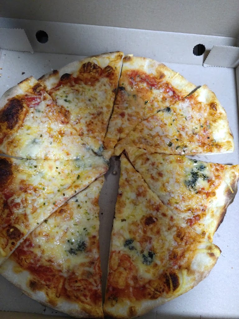 Pizzeria Dolce Vita — Comida y bebida