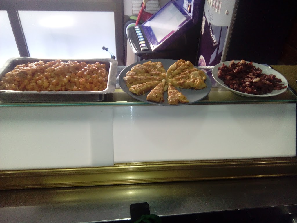 Bar Cafeteria Girones — Comida y bebida