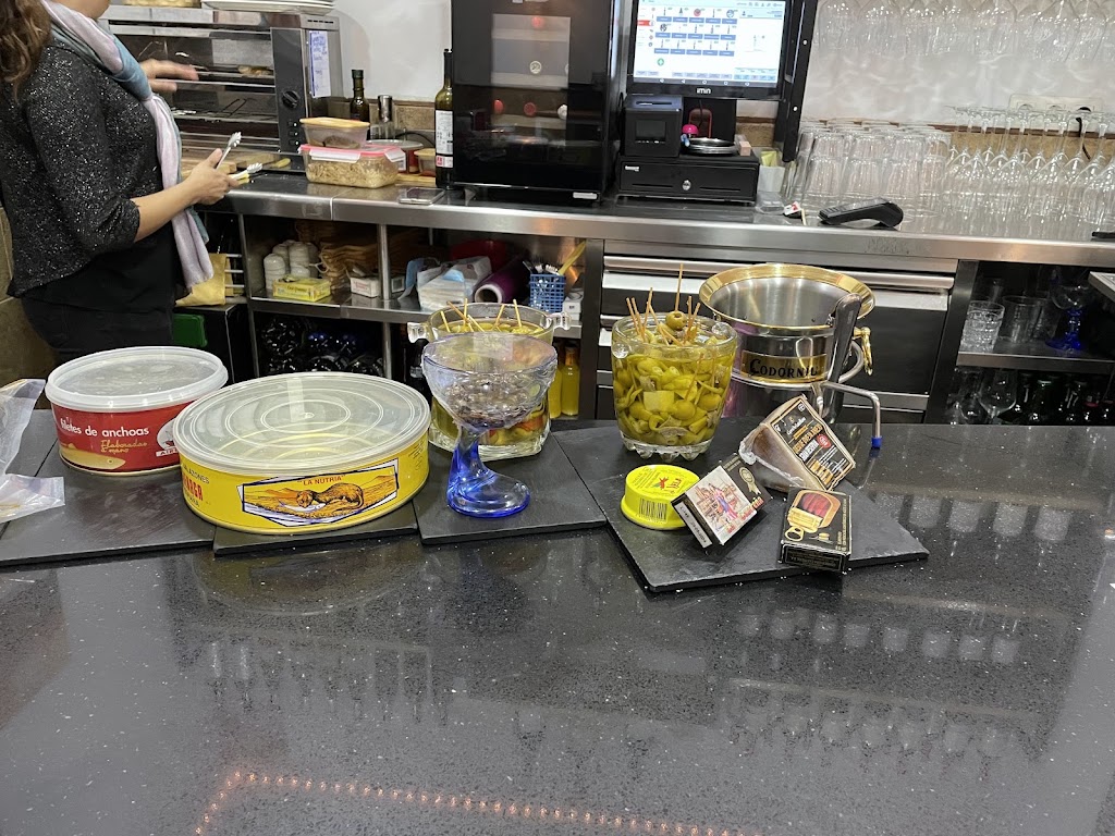 La Jamoneria de Santutxu — Comida y bebida