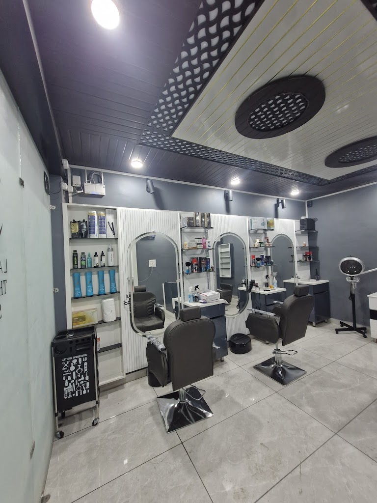 La Luna The Unisex Salon