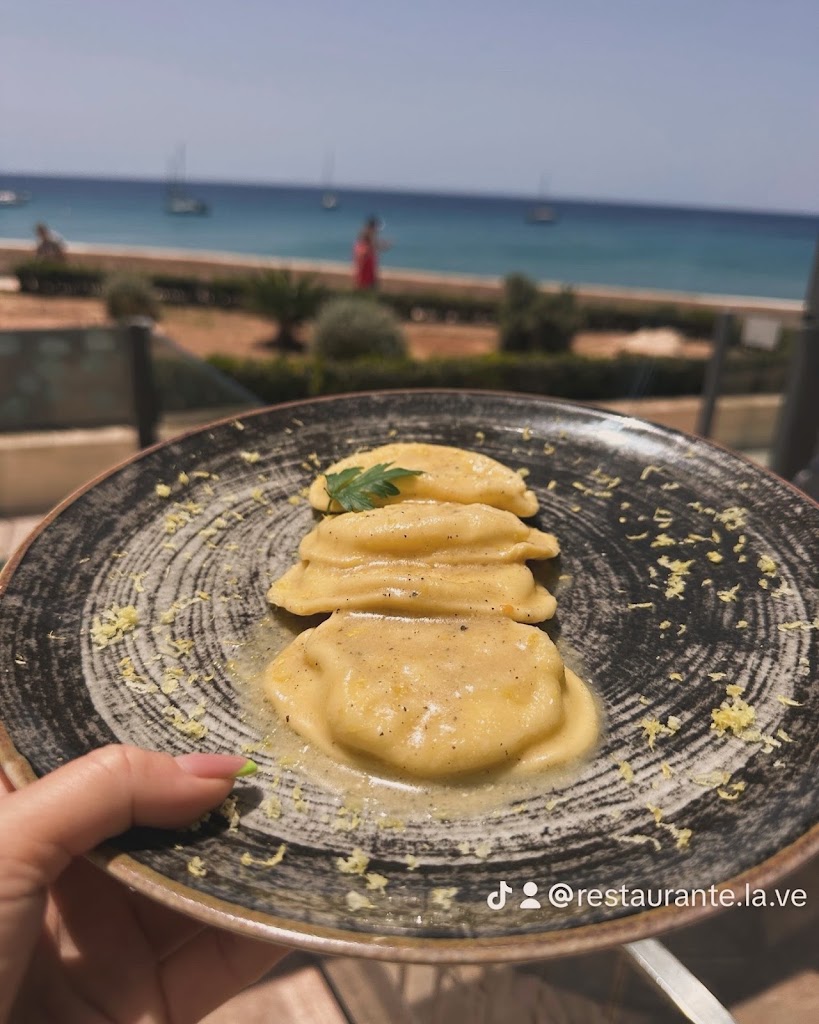 LOUNGE BAR - RESTAURANTE La Vela de Calpe. — Comida y bebida