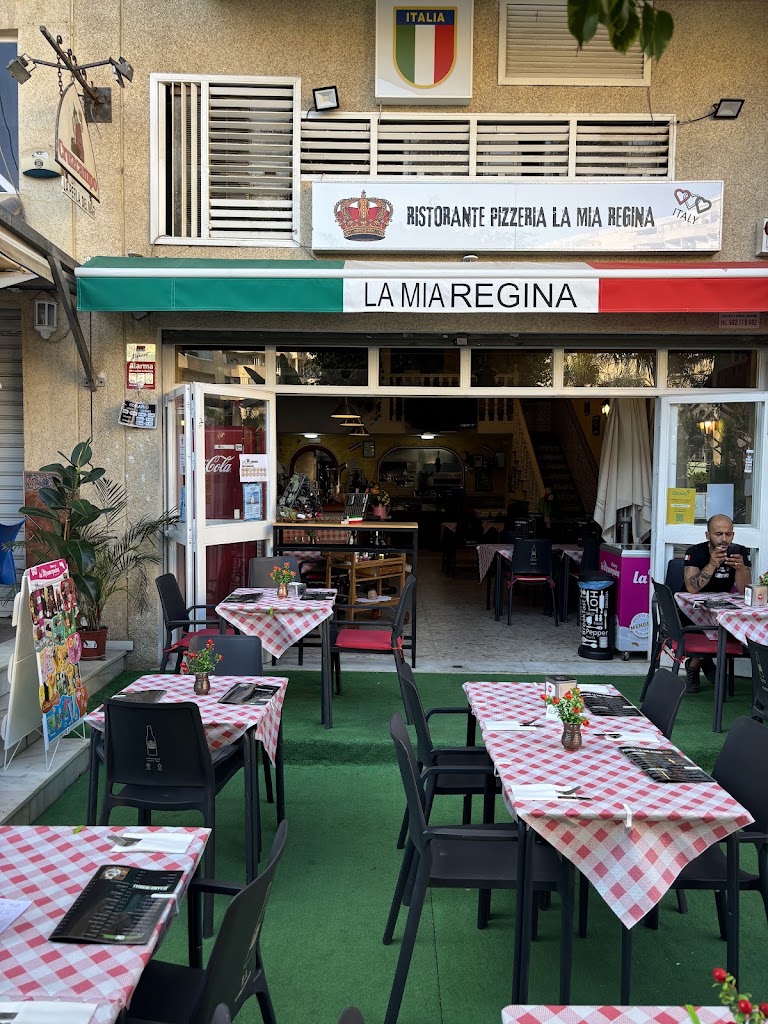 RISTORANTE PIZZERIA LA MIA REGINA — Ambiente