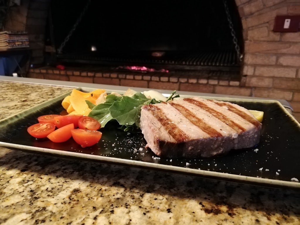 3 RAICES STEAKHOUSE & WINEBAR — Comida y bebida