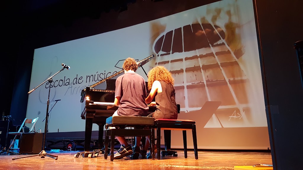 Escola De Musica Arrebola — Piano