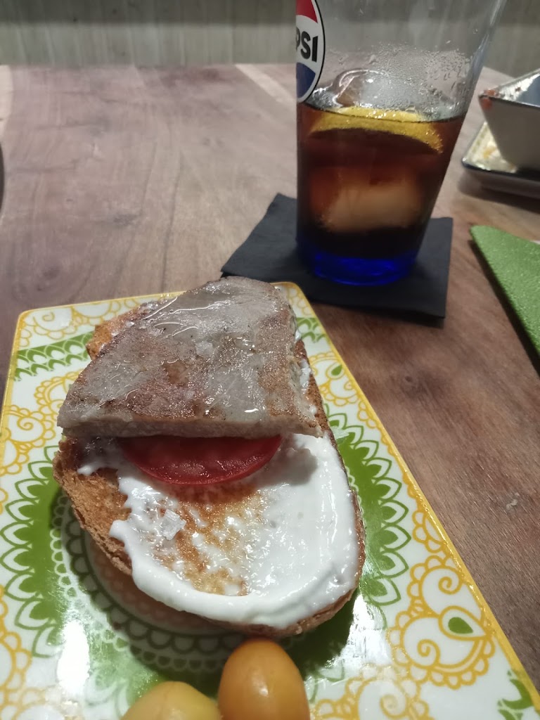 Tasca Jarana — Comida y bebida