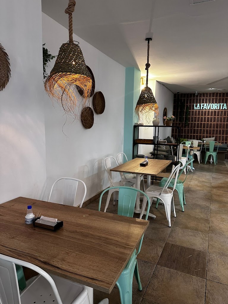 La Favorita Bar Cafe — Ambiente