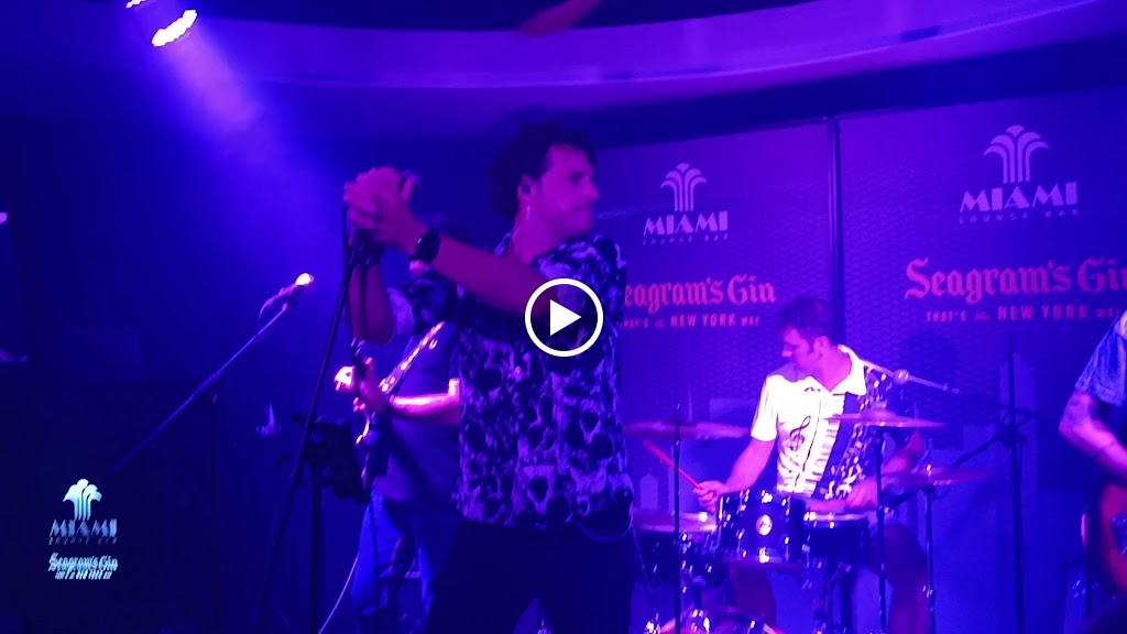 MIAMI LOUNGE BAR TOMARES — Escenario