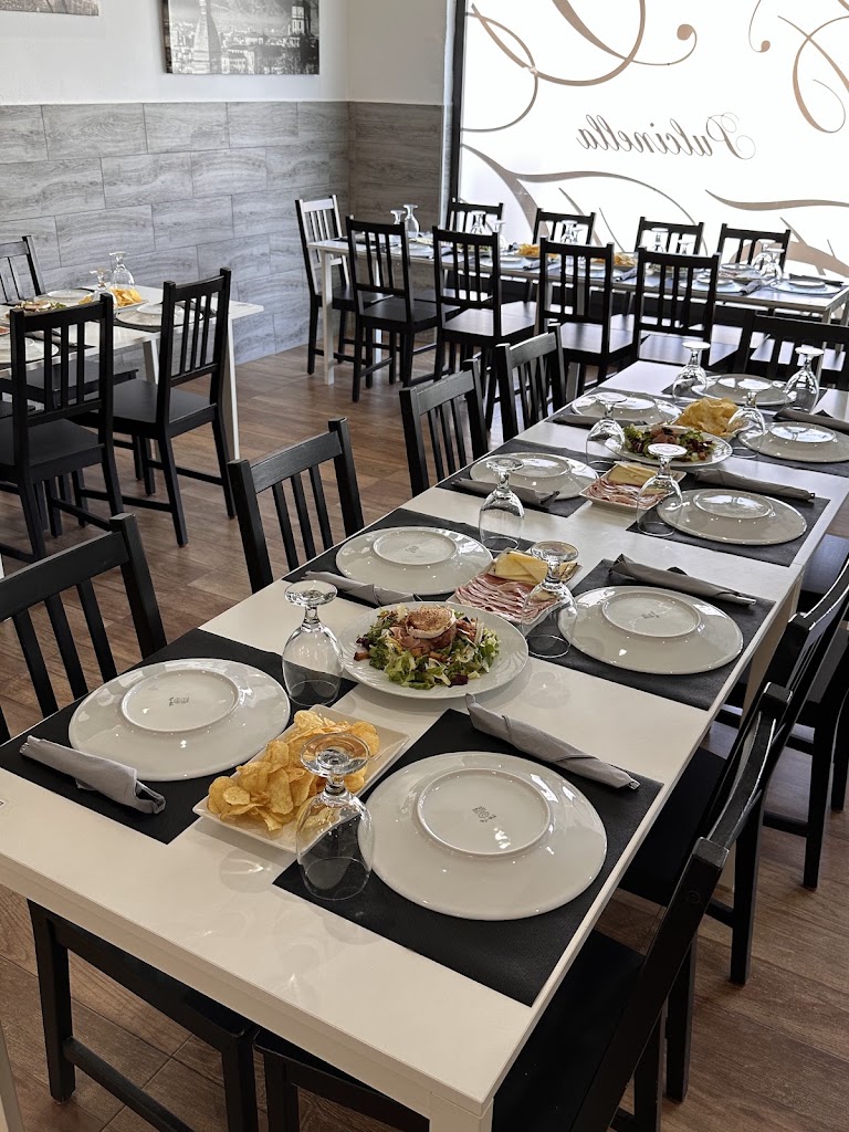 Pulcinella Ristorante Pizzeria — Comida y bebida