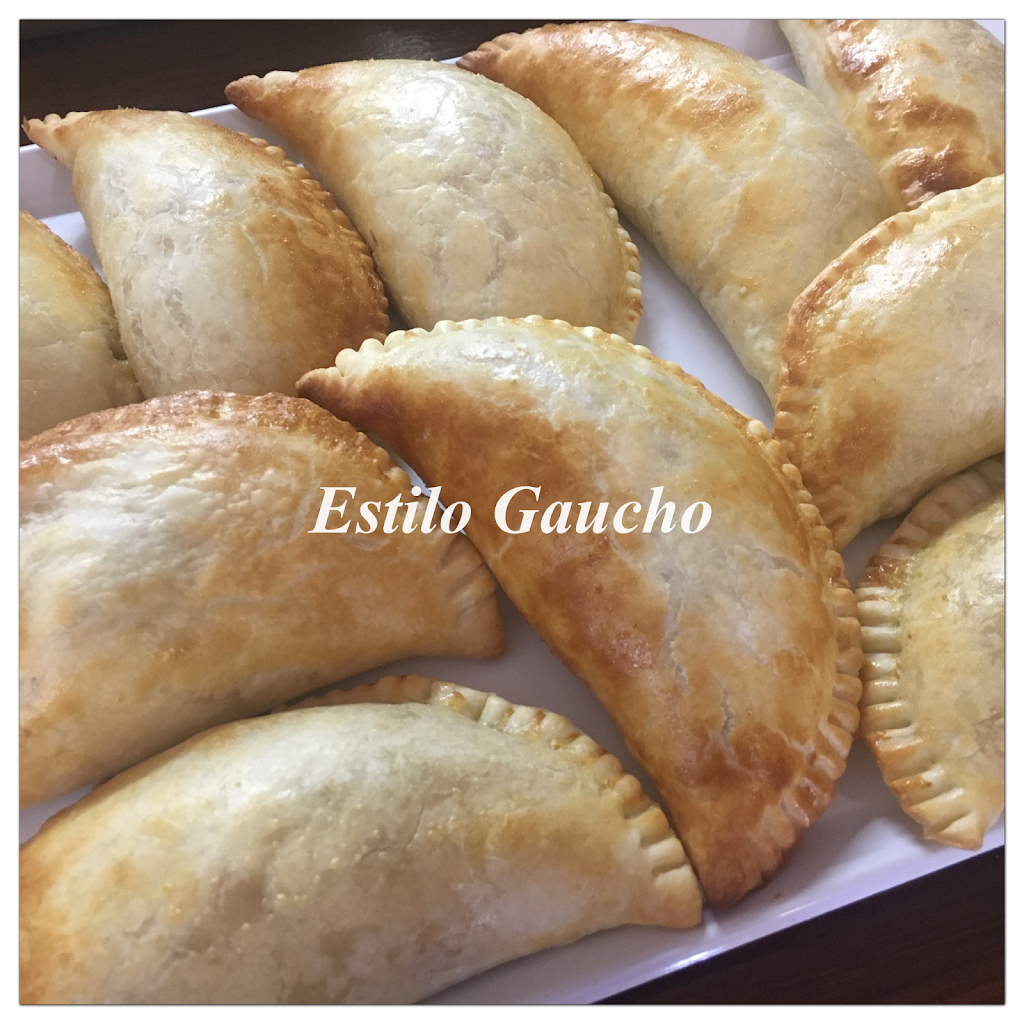 Restaurante Estilo Gaucho - Parrilla Argentina - — Empanada