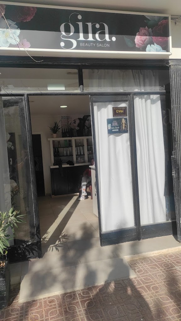 Peluqueria Gira Beauty Salon — Exterior