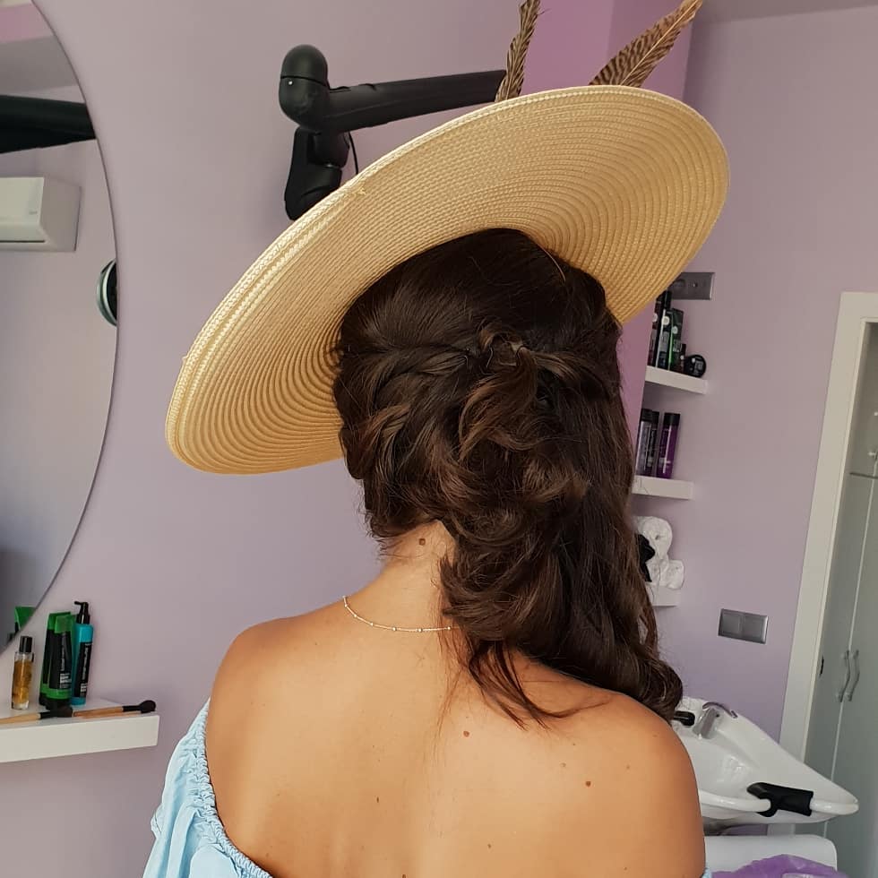 Peluqueria y estetica MB — Peinado