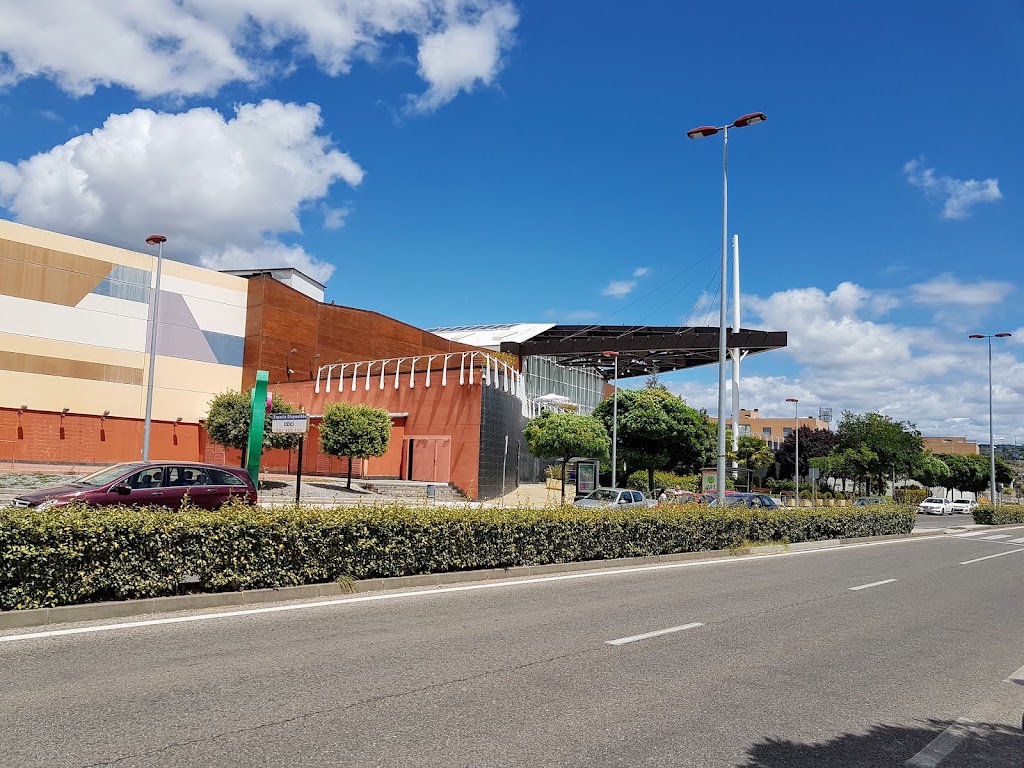 Residencia Tercera Edad Las Encinas (Residencia La Rosaleda) — Exterior