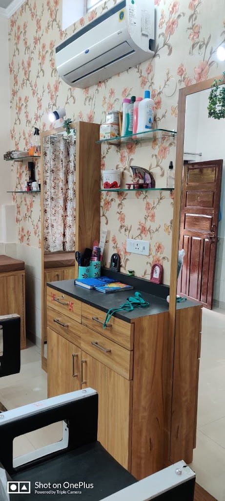 Kamna Beauty Parlour