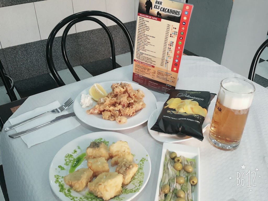 BAR ELS CACAORS — Comida y bebida