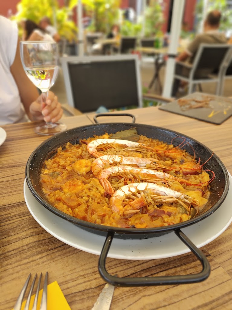 Rincon del Enano Cocina y Brasas — Paella