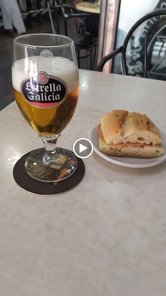Cafeteria Chester Cerveceria — Videos