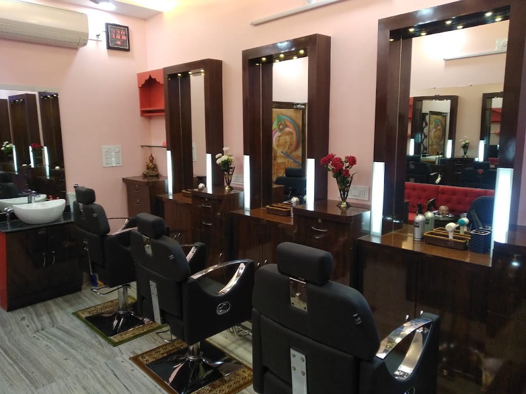 Poonam Ladies Beauty Parlour