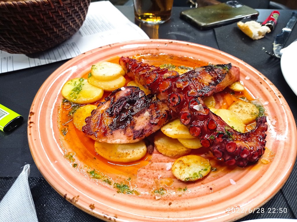 Izarra taberna — Comida y bebida