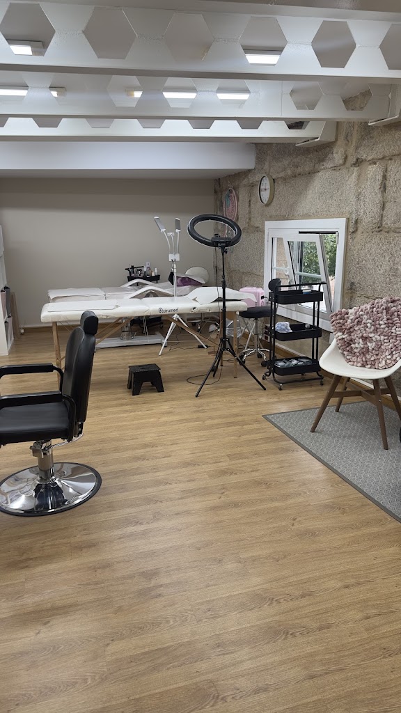 Studio Emibrows — Interior
