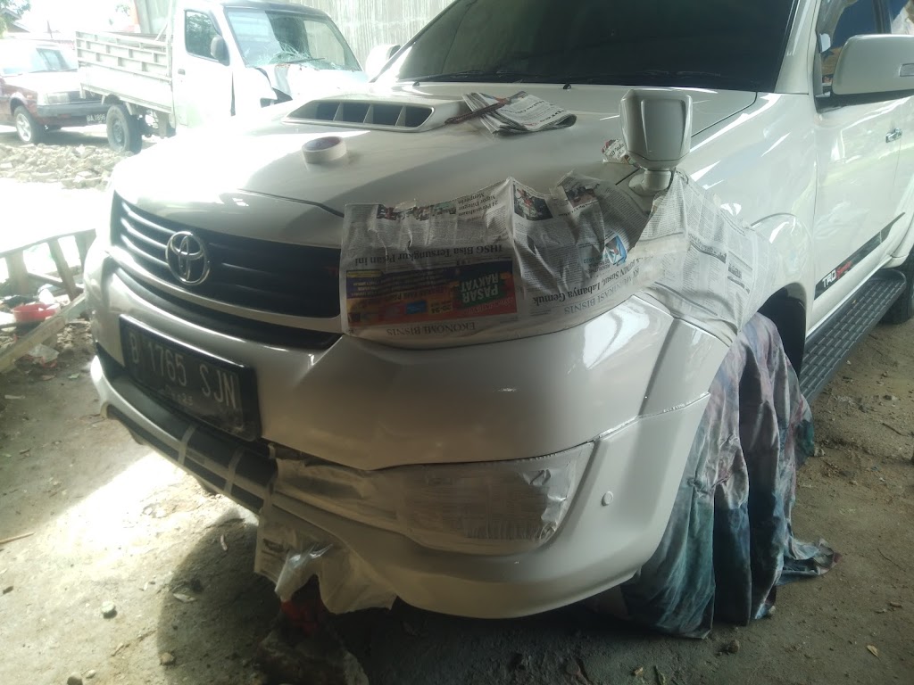 Eggy Auto Body Painting Repair Shop