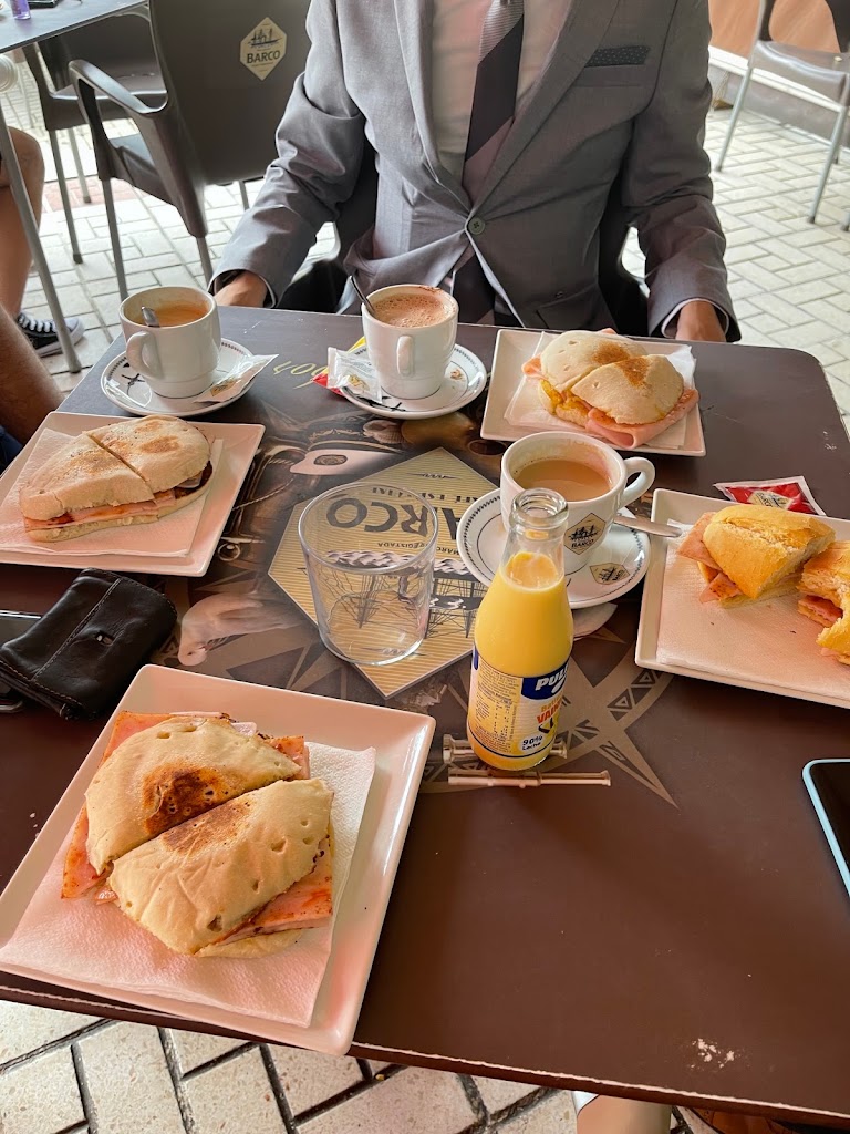 Cafeteria La Abuela — Cafe