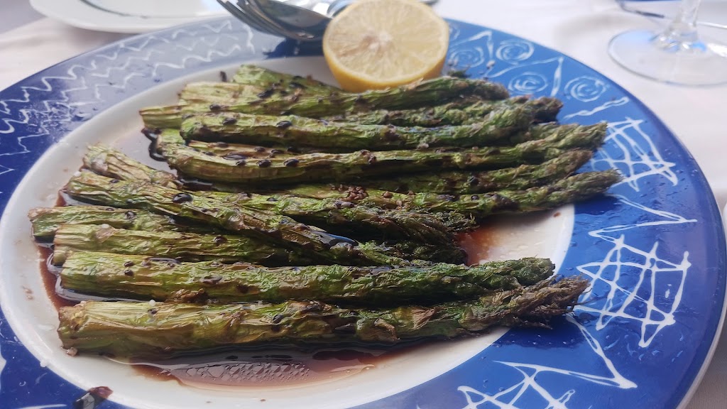 Lechazo Asado — Comida y bebida