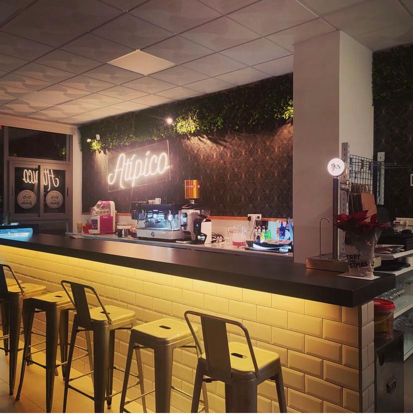 Cafeteria-Mercado Atipico — Ambiente