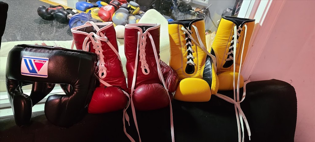  Oakley Fight Club & Fitness