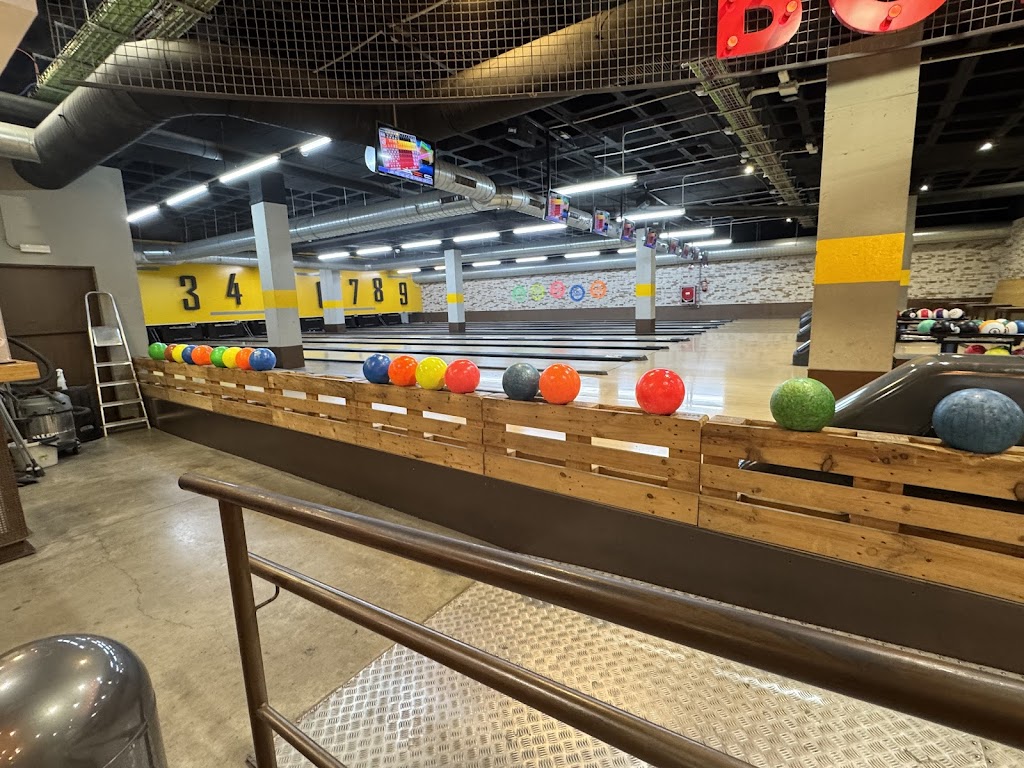 Soho Bowling - Game & Food