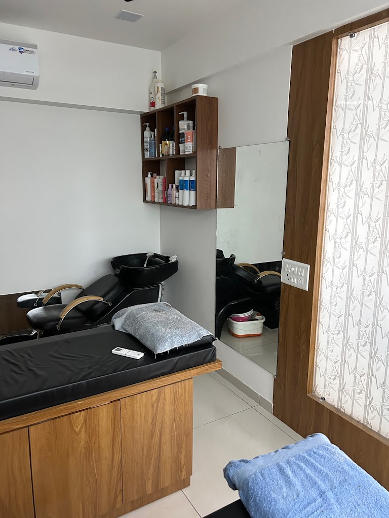 Lavanya Beauty Parlour Only For Ladies