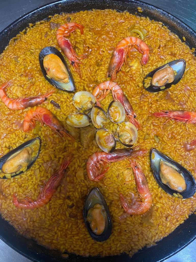 CAFE BAR LA FUENTE — Comida y bebida