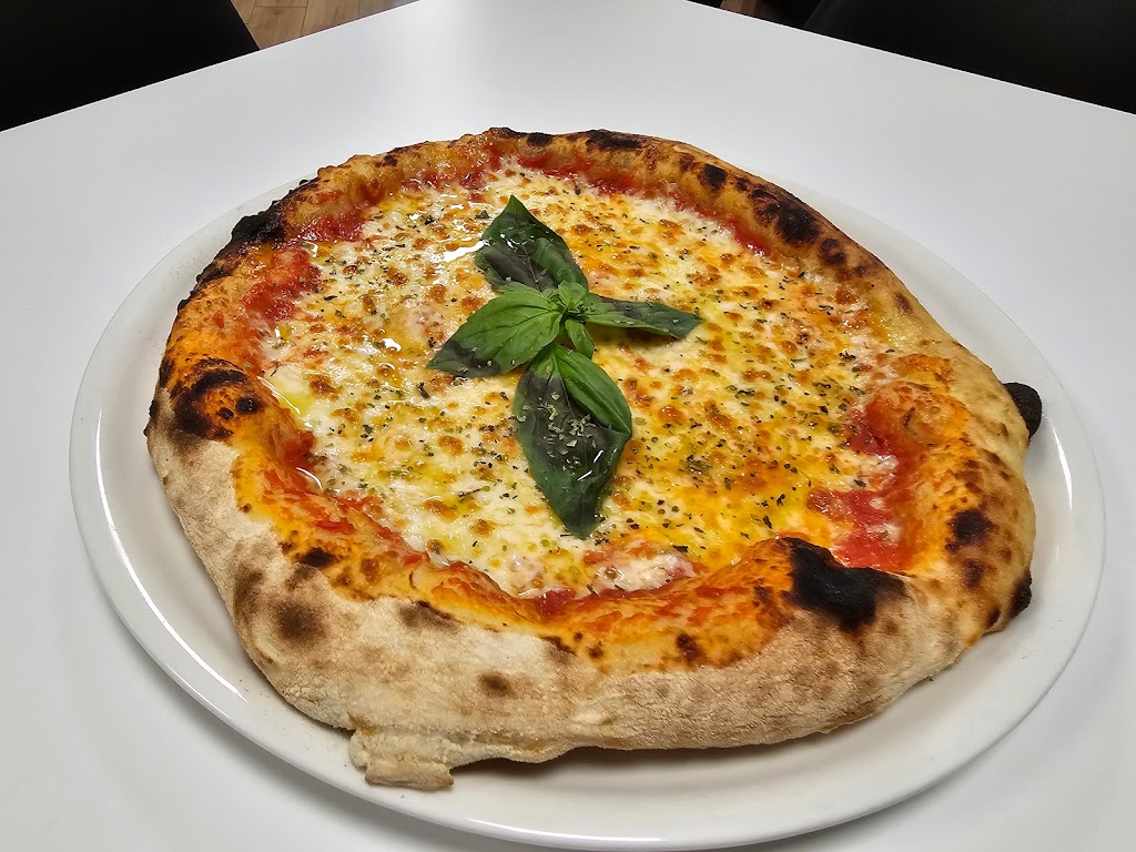 Langolino Italiano Ristorante Pizzeria — Comida y bebida
