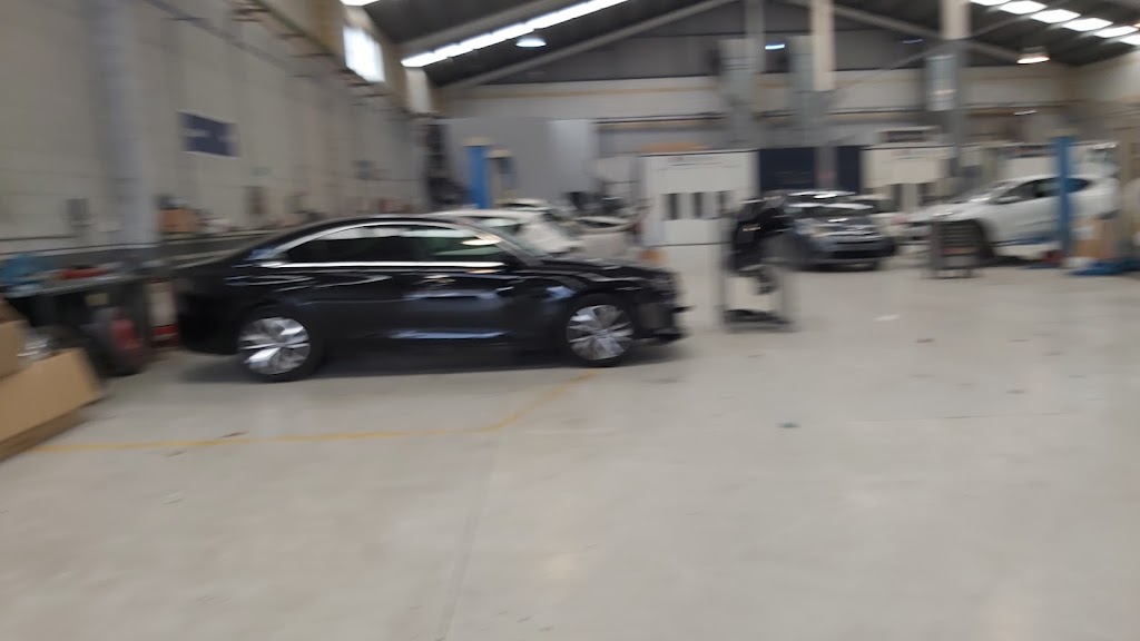 Taller Oficial y Carroceria Peugeot - Bahiamovil — Automovil