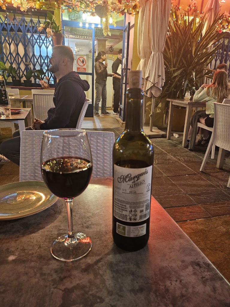 Los Brothers Fuengirola — Comida y bebida