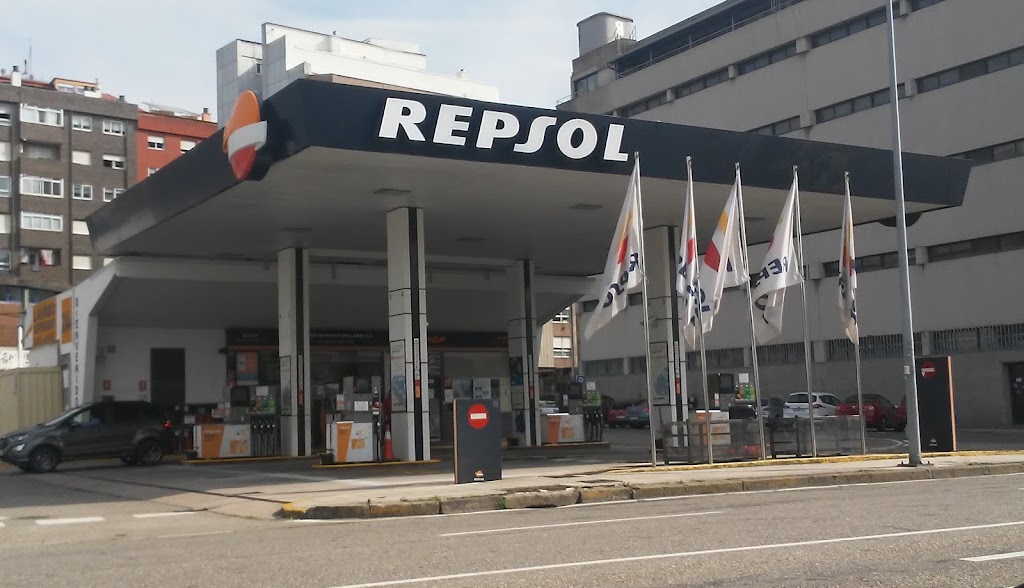 Estacion de Servicio Repsol — Exterior
