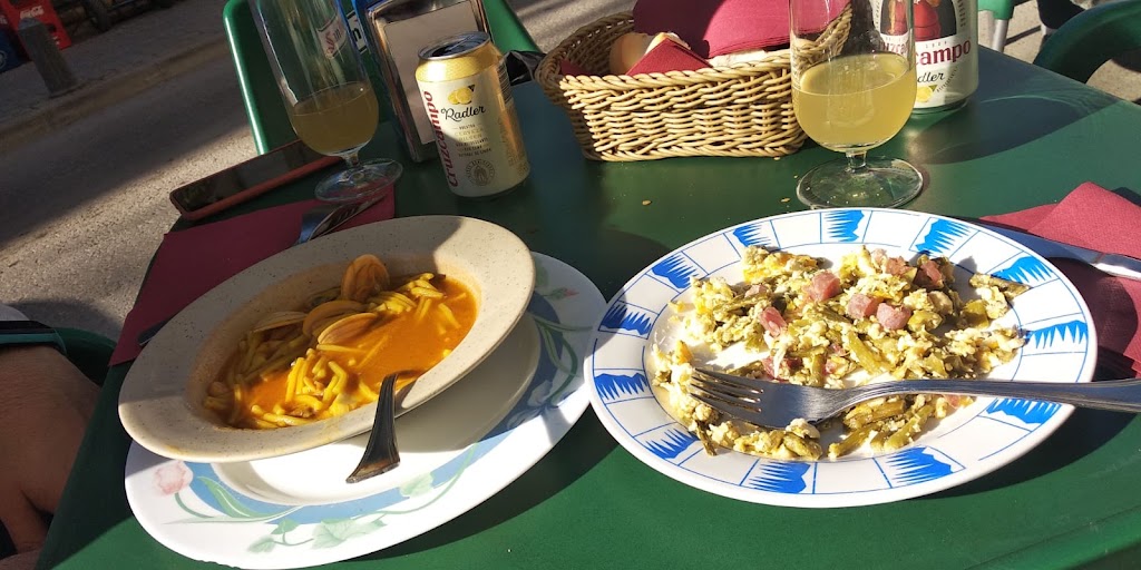 Restaurante El Poncho — Comida y bebida