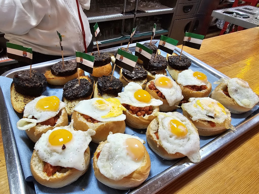 Casa de Extremadura — Comida y bebida