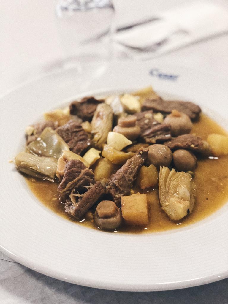 Restaurante Nuevo Cesar — Comida y bebida