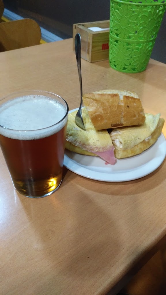 Cafe bar Leidy — Comida y bebida